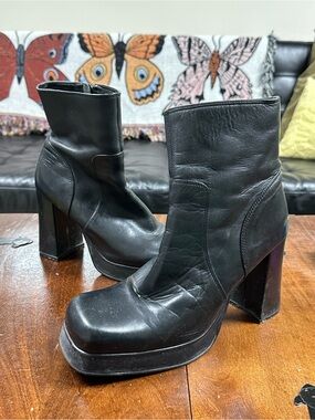 Vintage Steve Madden Chunky Platform Heeled Boots